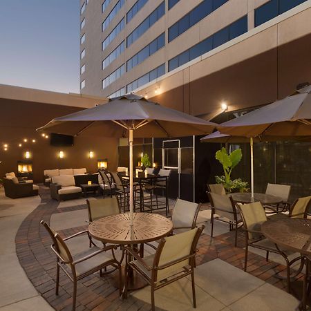 Hilton Suites Chicago/Oakbrook Terrace Exterior foto