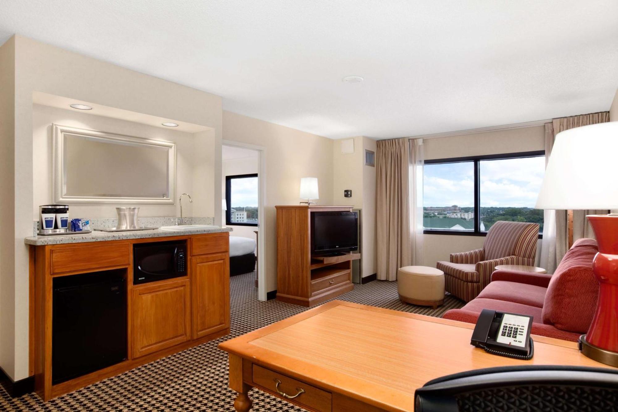 Hilton Suites Chicago/Oakbrook Terrace Exterior foto